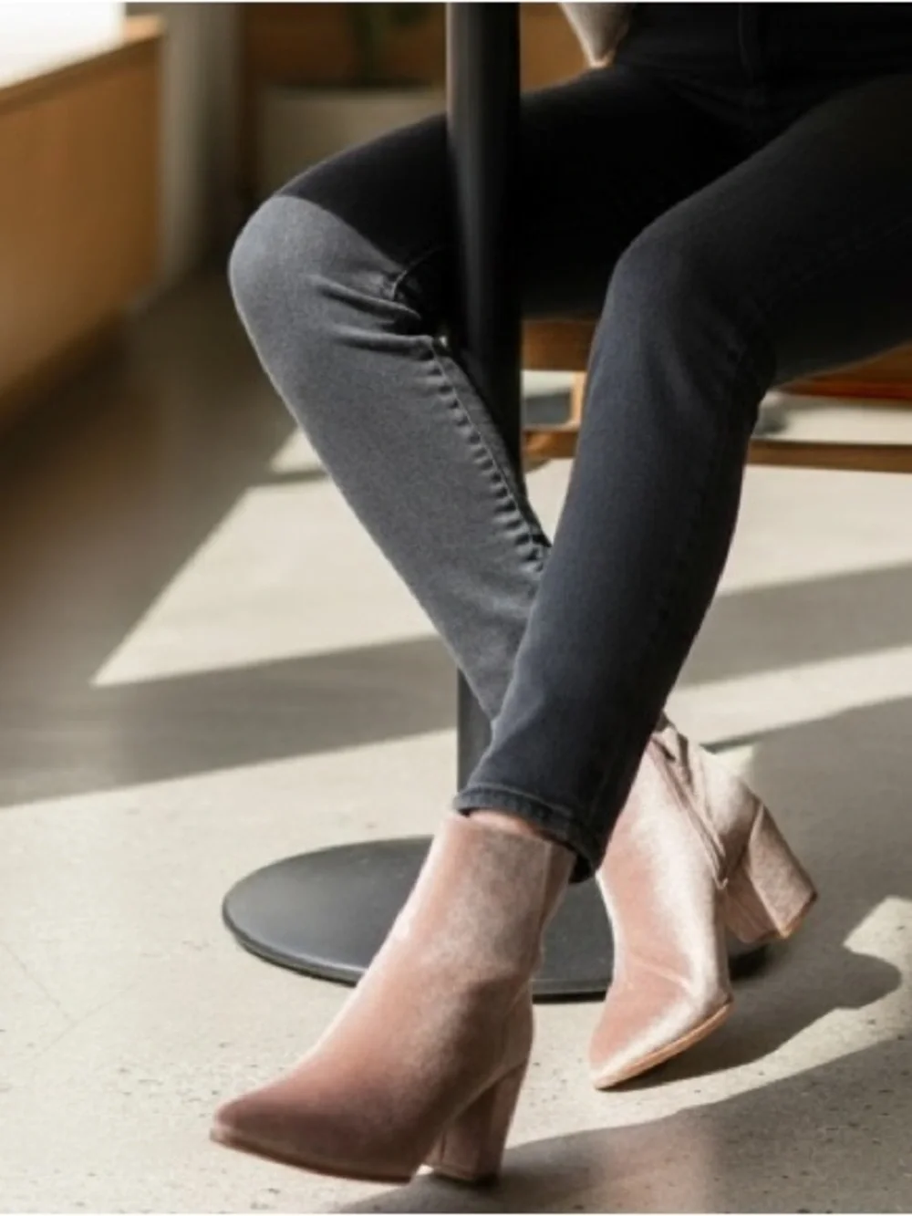 Stuart Weitzman - Picture 3 of 12